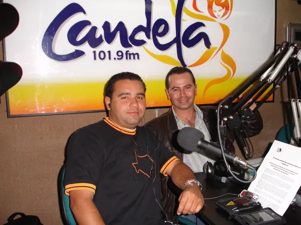 Material promocional de un artista invitado — Candela Estéreo